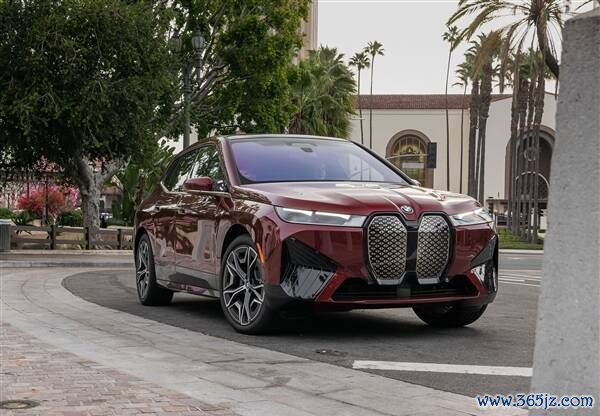 径直打骨折 曝良马百万旗舰纯电SUV iX大降价：最低仅30多万
